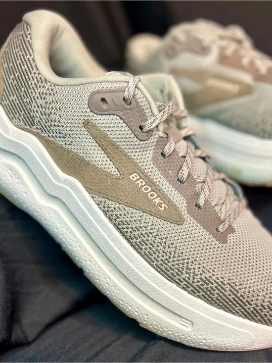 Brooks Ghost Max 2 - Men’s Size 10 (Like New)