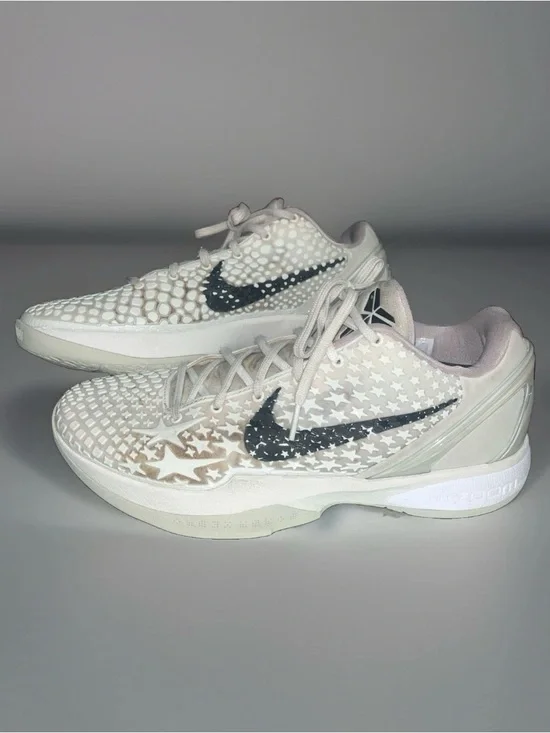 Size 10 Men’s - Nike Zoom Kobe 6 protro 