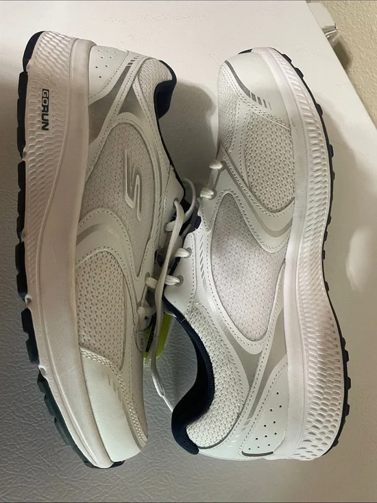 Skechers Men's Air Cooled GoGo Mat Shoes. NWT. Size 8.5.
