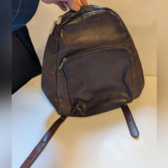 Roots vintage Brown Leather Backpack in VGUC