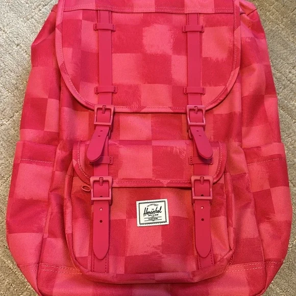 Herschel Little America Mid in hot pink/stencil checker