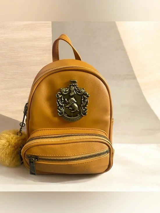Universal studios wizarding world harry potter Hufflepuff crest mini backpack