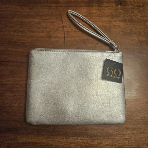 Cynthia Rowley Silver Shimmer Clutch‎ NWT