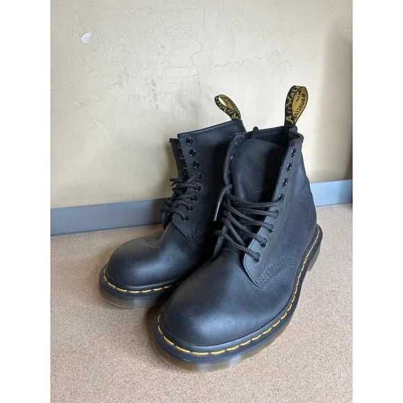 Dr. Martens 1460 Black Matte Leather 8 Eye Lace Up Combat Boots Mens 8 Womens 9
