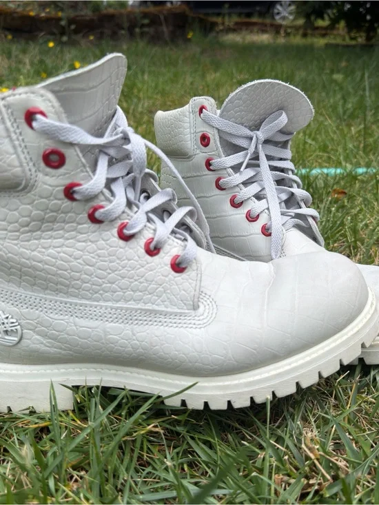 Timberland White Croc-Embossed Lace-Up Boots with Red Eyelets LIMITED EDITION