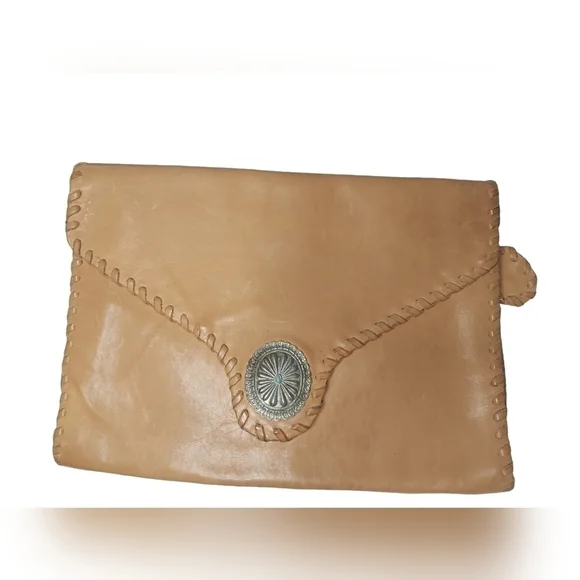 Myers tan clutch‎