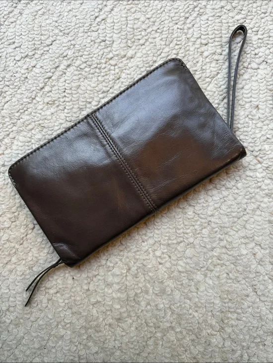 Women’s Leather Wristlet