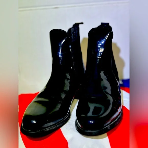 CAVALIER men’s size 9 (women’s 11) ankle high black shiny boots 1”heel