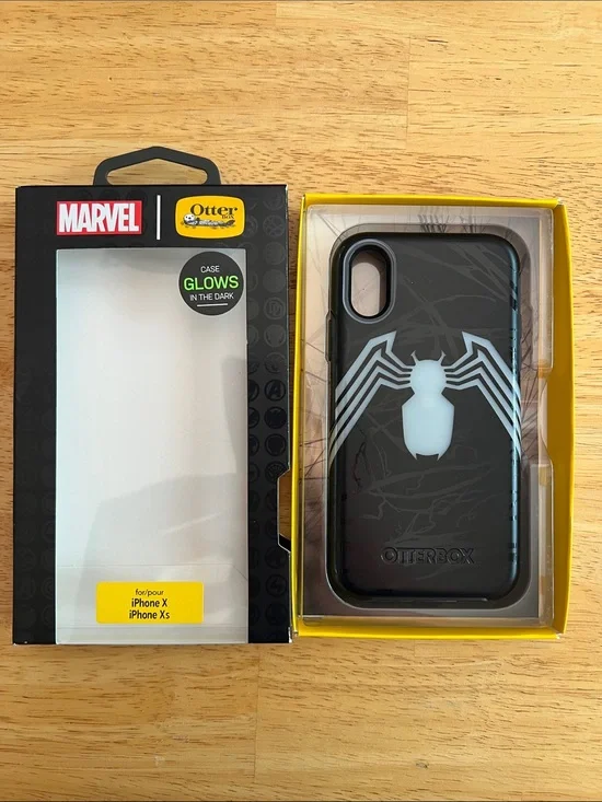 OtterBox Marvel Spider-Man Glow-In-The-Dark iPhone X/XS Case - Black