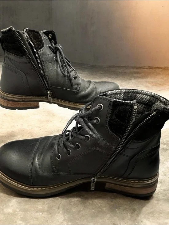 CROWN VINTAGE men's black boots, size 11M/44, made in India.