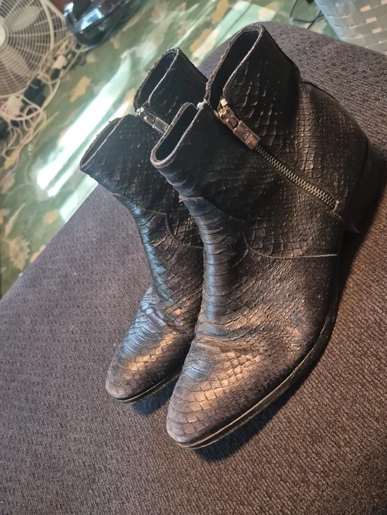 Men's Black Textured Chukka Boots with Side Zip