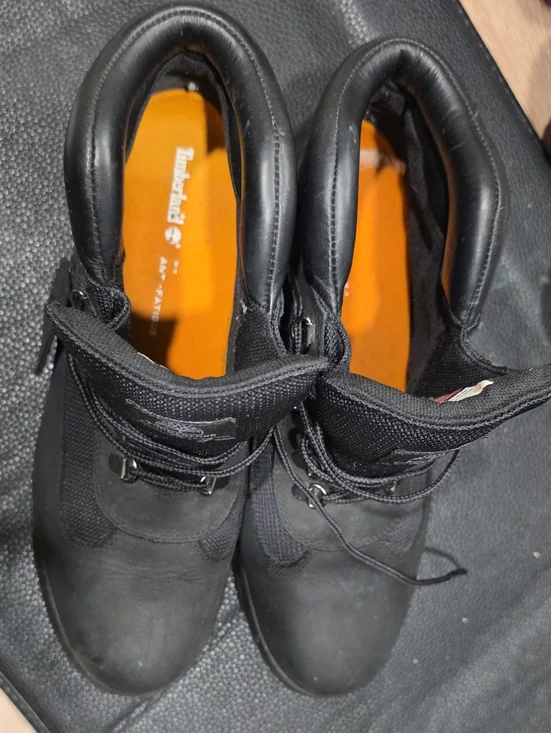 Timberland Men’s Black Boots with Orange Insoles