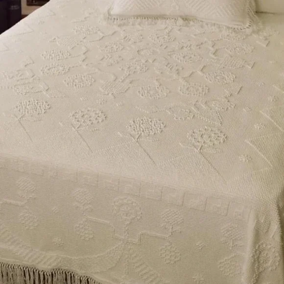 Bates George Washingtons Choice Bedspread Cream Cotton Hobnail Fringe Vintage