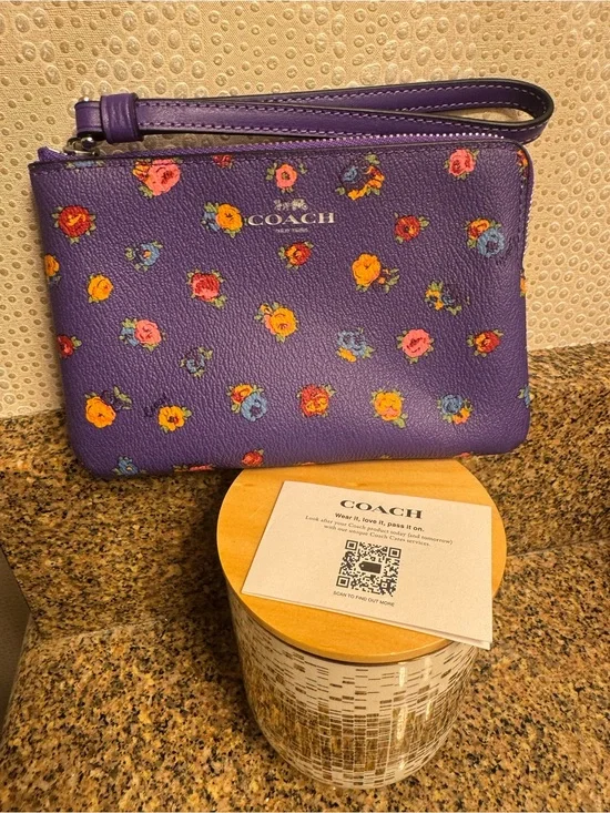 COACH Purple Floral Leather Wristlet‎ Corner Zip nwot  wallet credit card