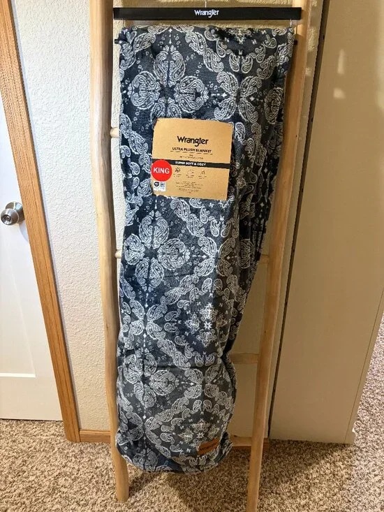 Wrangler King Paisley Ultra Plush Blanket Gray White Western 108x90 NWT
