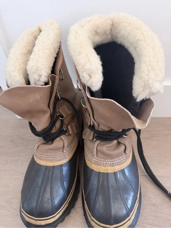 Sorel Tan and Black Winter Duck Boot Heel Detail