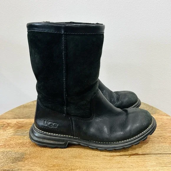UGG Australia Men's Size 8 Black Leather Suede Shearling Lined Boots Rugged Sole