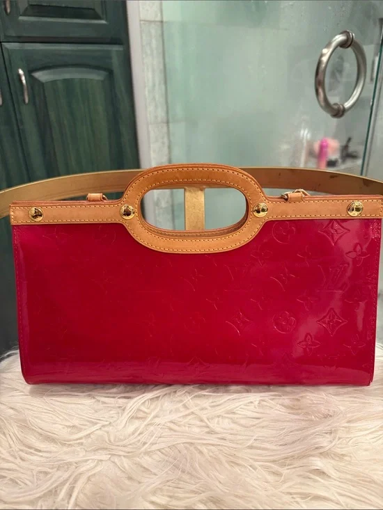 Louis Vuitton Vernis Roxbury Drive in Pomme D’Amour