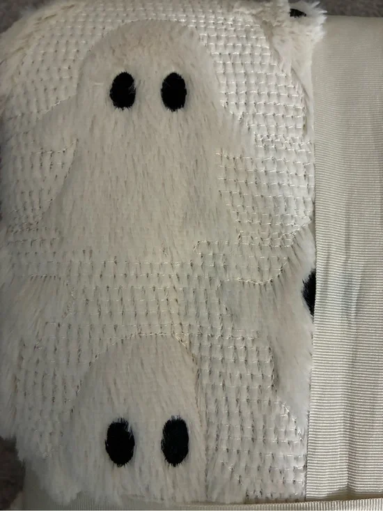 👻 VIRAL Ghost Embroidered Faux Fur Throw Blanket – Ivory | Halloween Decor | NEW