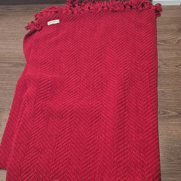 Pottery barn‎ red blanket