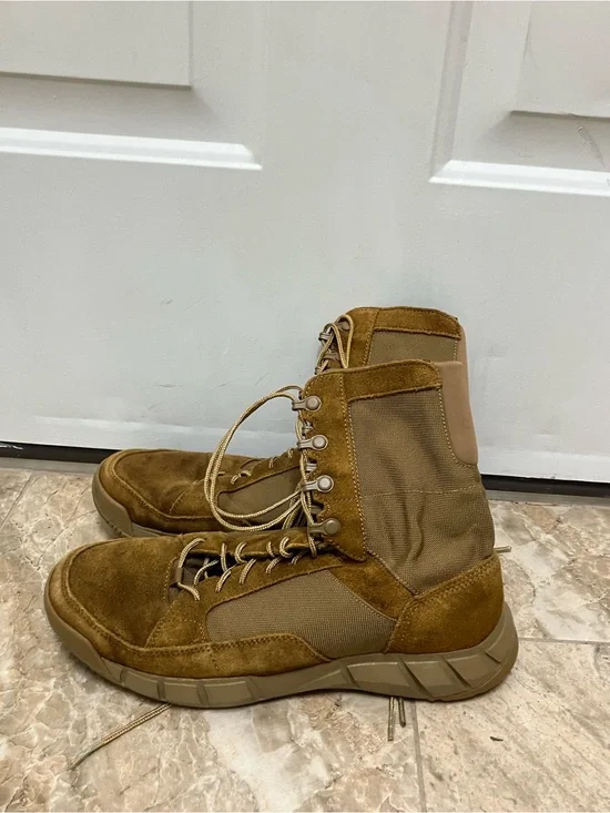 Oakley Men’s Light Assault 2 Coyote Boots 9.5