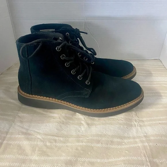 Toms Men's Black Porter Suede Boots with round toe size 9
