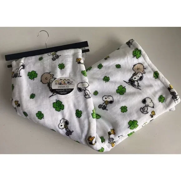 Peanuts Snoopy Charlie‎ Brown St Patricks Day Shamrock Plush Throw Blanket Soft
