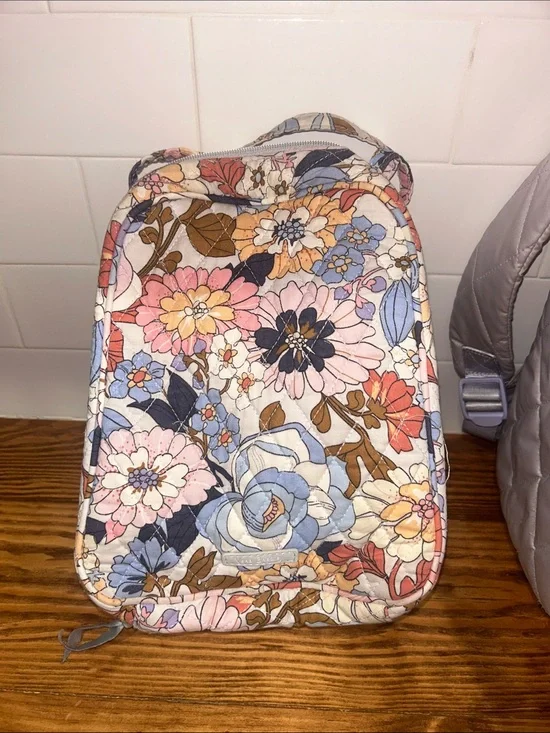 Vera Bradley Floral Quilted lunch box in Pink Blue Multicolor