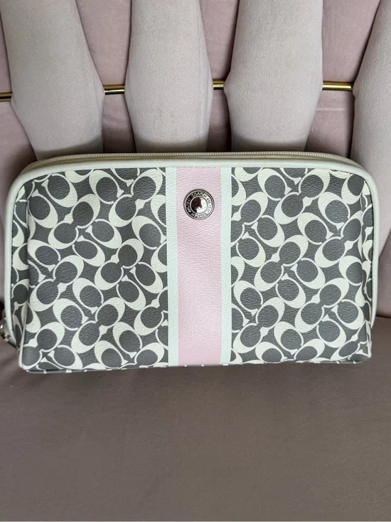COACH Heritage Signature Stripe Cosmetic Bag 🩷