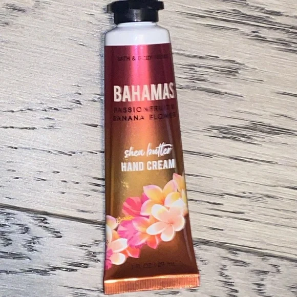 🔴1 RARE🔴 Bahamas Hand Creams. You get 1 Bahamas