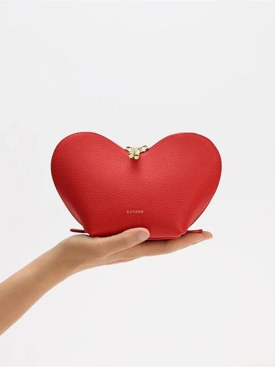 Cuyana Mini Heart Case