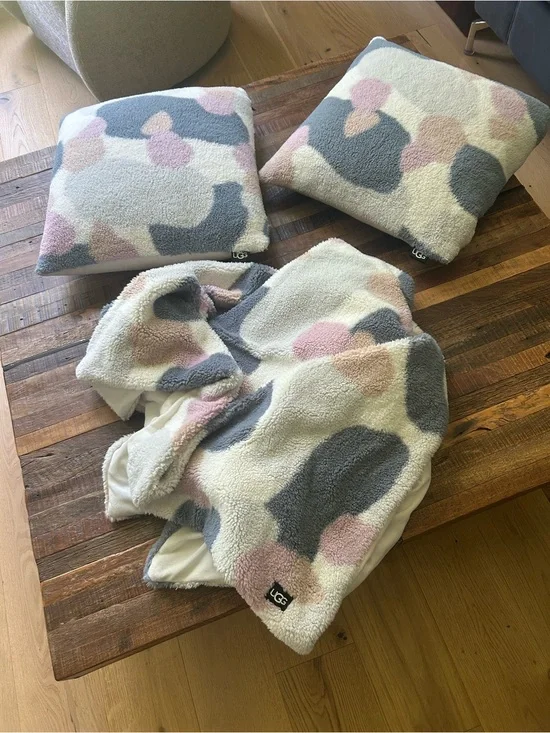 UGG “Rock Pool” Throw and Square Pillows set.