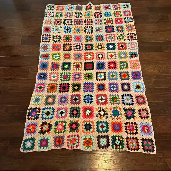 Large granny core blanket Afghan crochet knit hand made blanket Vintage VTG