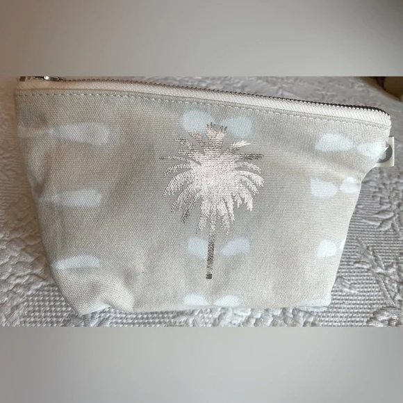 NWT. Koala Kanvas makeup bag NWT