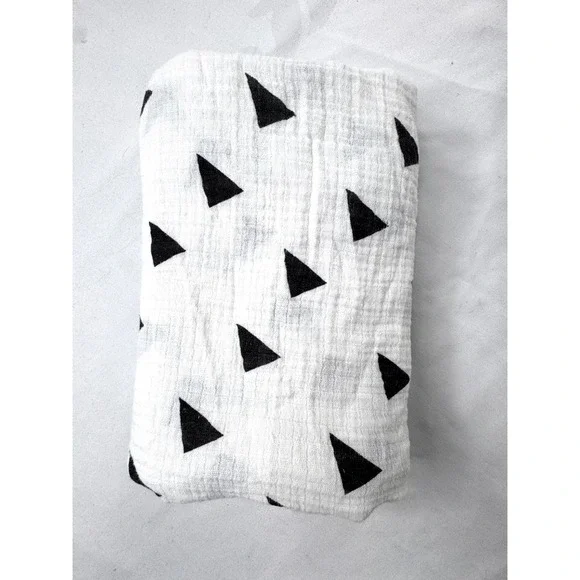 Modern Black Triangle Print White Cotton‎ Muslin Baby Swaddle Blanket 40x42