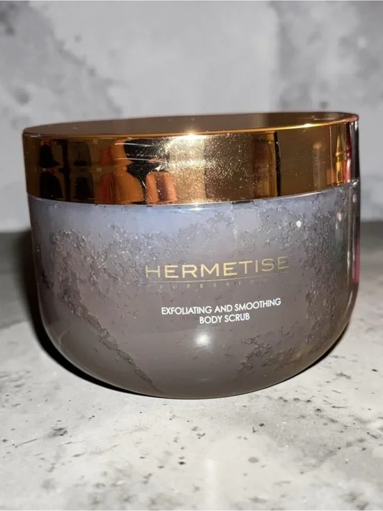 Hermetise Exfoliating and Smoothing Body Scrub - NEW