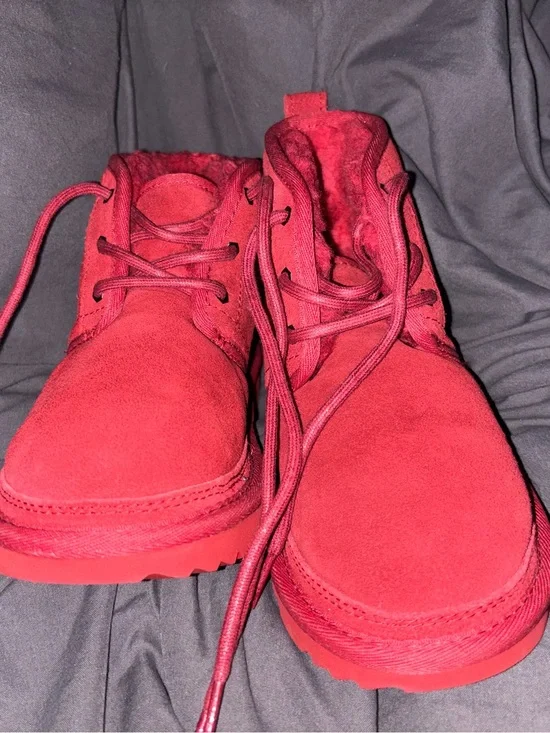 UGG Neumel chukka boots in samba red size 3