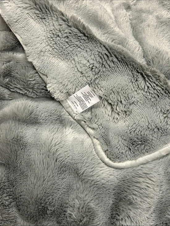 Luxurious Soft Plush Throw Blanket - Light Gray