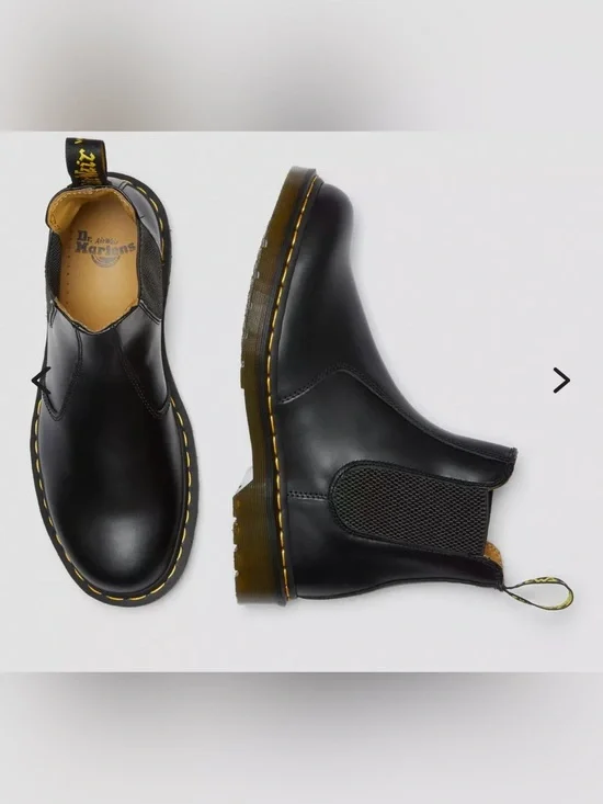 Dr. Martens 2976 Chelsea Boot Black Smooth Leather NIB $180