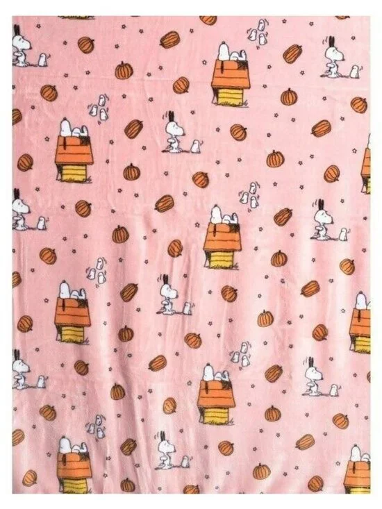 Peanuts Snoopy Halloween Pumpkin Plush Throw Blanket Pink 50