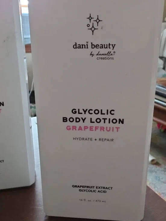 Grapefruit Glycolic Body Lotion - White & Pink
