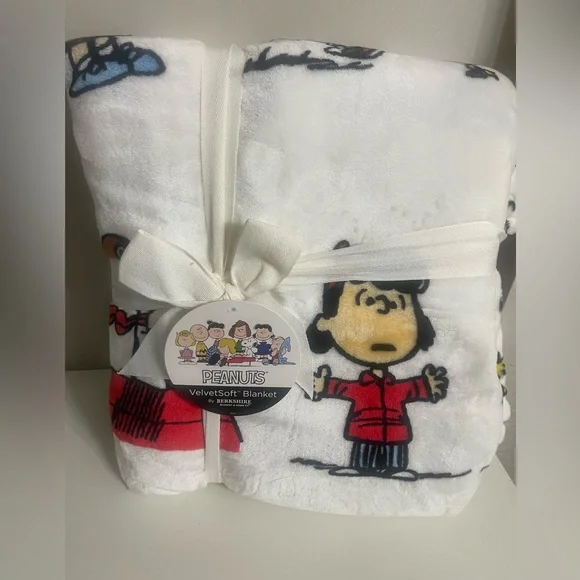 NWT Berkshire Peanuts Snoopy Charlie Brown VelvetSoft‎ Blanket White 90X90 F/Q
