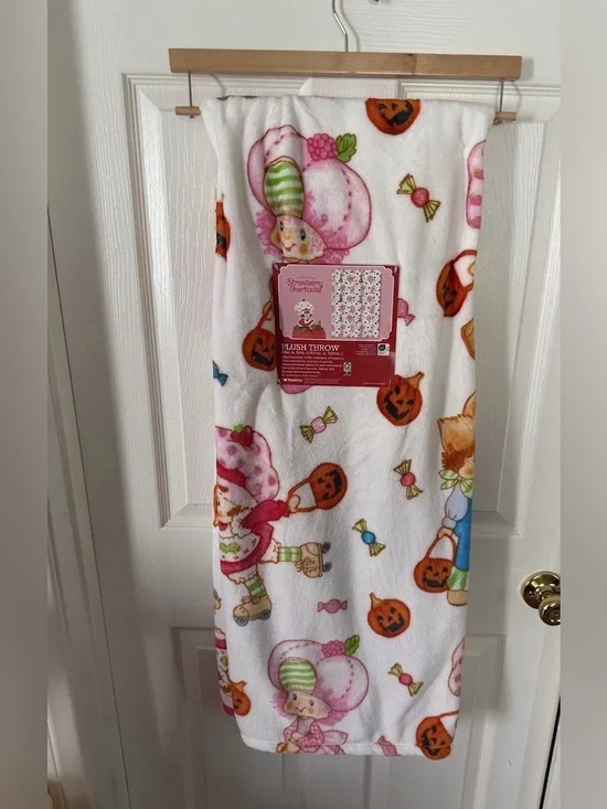 NEW Strawberry Shortcake Halloween Plush Throw Blanket