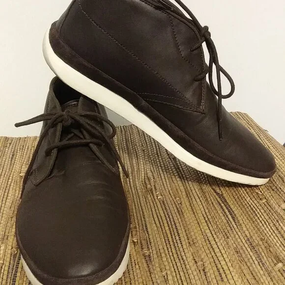 Men's UGG Chocolate Brown Leather Freamon Capra Chukka Boots, size 8.5