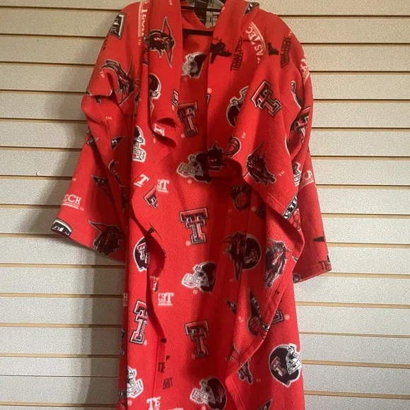 Snuggie Texas A & M  Sleeved Blanket‎ Polyester Warm Winter Cozy Football Red OS