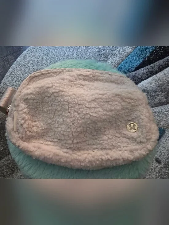 lululemon Fleece  Everywhere Belt Bag — White NWT