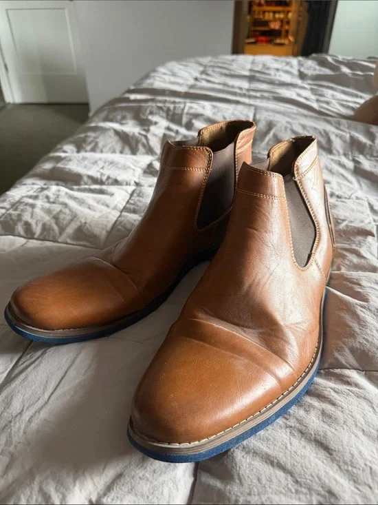 Deer Stags Men's Chukka Boots in Brown with Blue Trim
