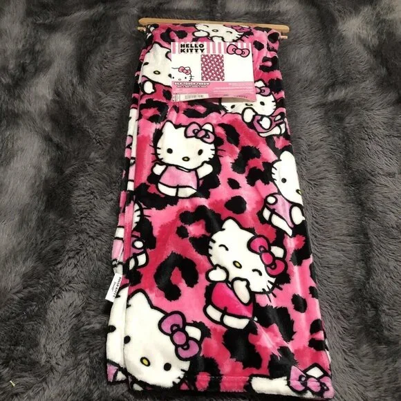 Hello Kitty Leopard Cheetah Print Throw Blanket, 50in x 70in (127cm x 178cm)