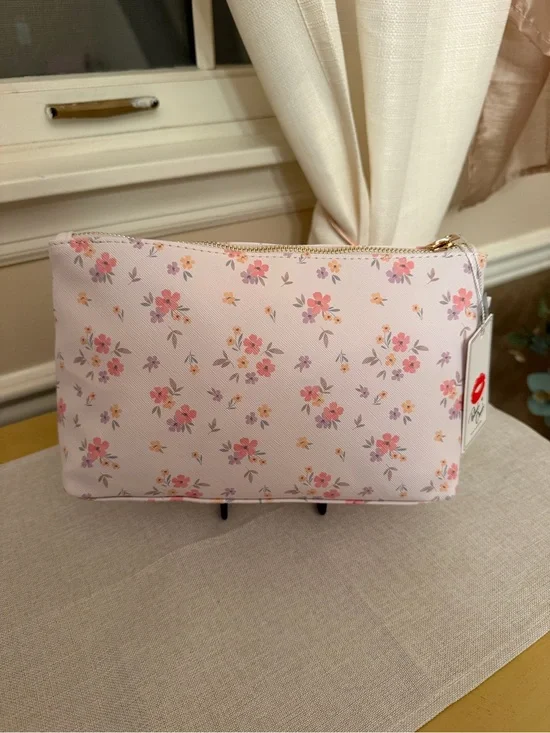 NWT Pink Floral Cosmetic Makeup Bag Pouch