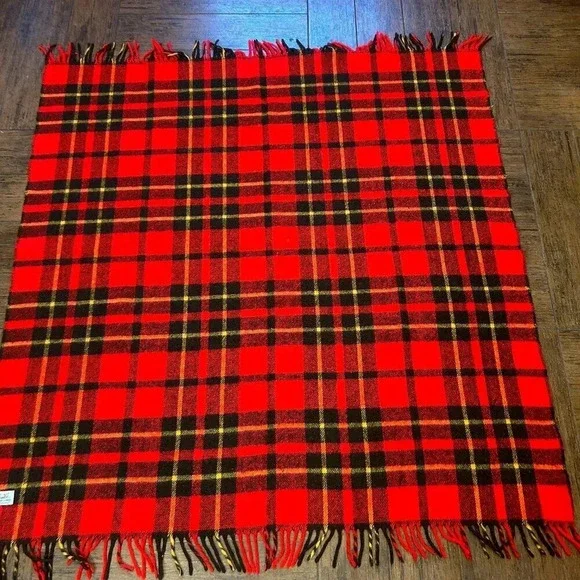 Faribo Vintage Fluff Loomed Red Black Plaid Stadium Blanket 52